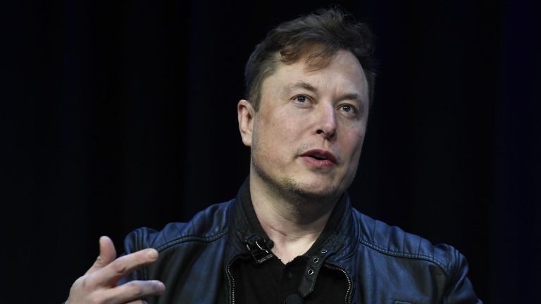 Elon Musk tarihe geçti: Dünyanın ilk ‘yarım trilyoner’i oldu