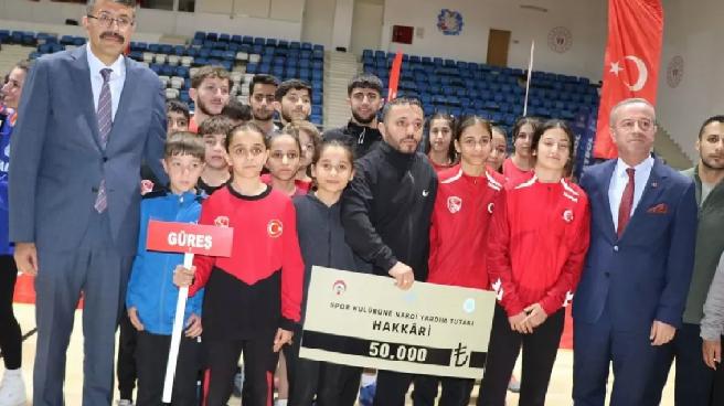 Hakkari’de Amatör Spor Kulüplerine Nakdi Destek Programı Düzenlendi