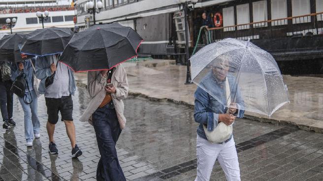 Hava sıcaklığı 6 derece düşecek: Meteoroloji’den 8 ilde sarı kodlu yağış uyarısı