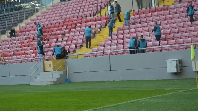 Hükümlüler Eryaman Stadyumu’nda Temizlik Yaptı