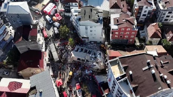 Kocaeli’de 7 Katlı Bina Yıkıldı: İki Çocuk Hayatını Kaybetti