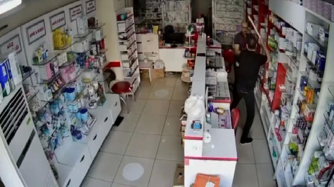 Mersin’de Eczacıya Sopayla Saldırı