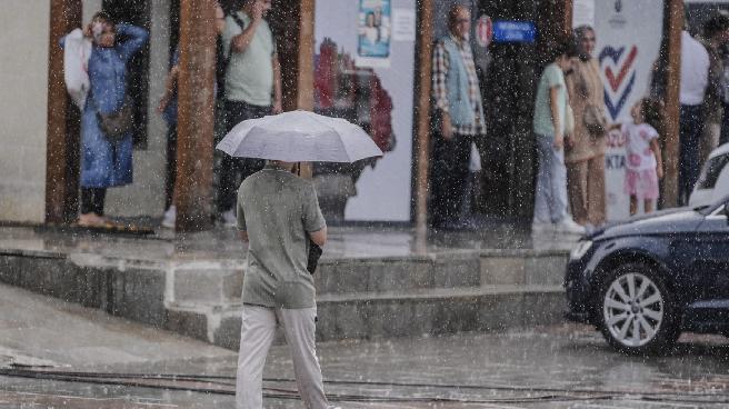 Meteoroloji’den kritik uyarı: Doğuda sıcaklıklar 6 derece azalıyor, 3 ilde kuvvetli sağanak etkili olacak