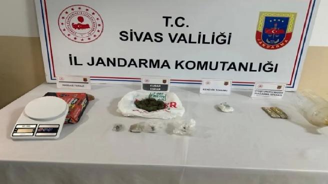 sivasta-15-yil-hapis-cezasi-bulunan-firari-yakalandi-xGvTn7eE.jpg