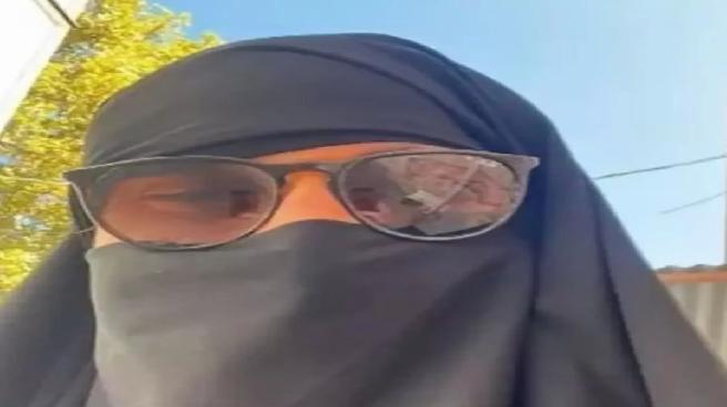 Siyah Çarşafla Sokakta Dolaşan Genç Gözaltına Alındı
