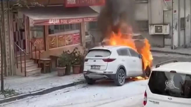 Sultangazi’de Park Halindeki Cipte Yangın Çıktı