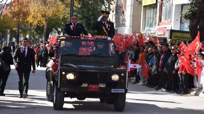 Van ve çevre illerde Cumhuriyet’in 102. yılı törenlerle kutlandı