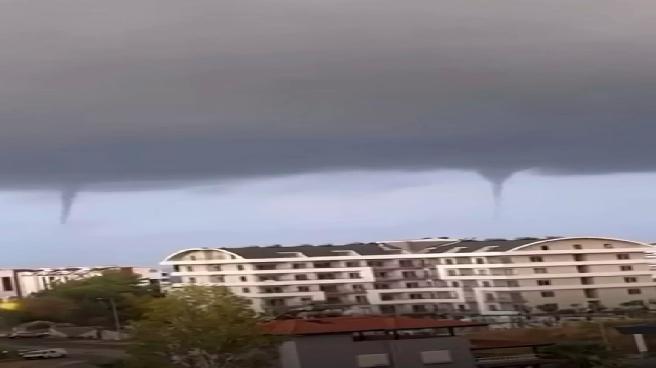 Antalya’da Hortumlar Karaya Ulaşmadan Etkisini Kaybetti