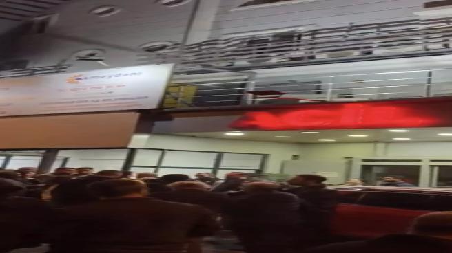 Beyoğlu’nda Özel Hastane Çalışanlarından Maaş ve Kapatma Tepkisi