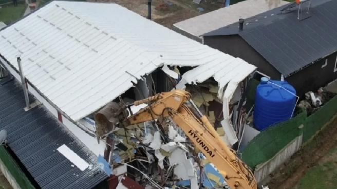 Çatalca’da Cinayet Evi Yıkıldı, Katil Zanlısı Aranıyor