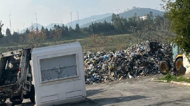 İzmir’de çöp toplanma alanı olarak kullanılan mahallenin sakinleri isyan etti: Sabrımız taştı