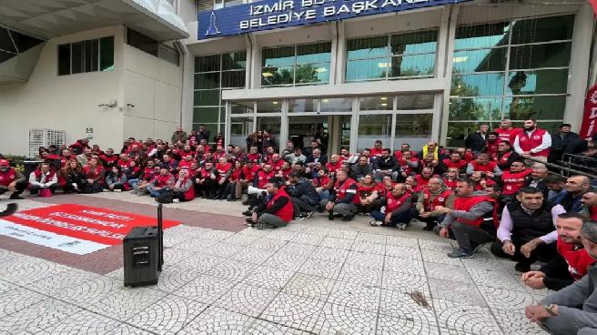 İzmir’de İşçiler Sosyal Hakları İçin Eylem Düzenledi