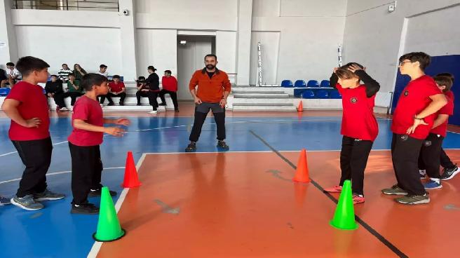 İzmir’de Spor Ortaokulu Öğrencileri Geleceğin Yıldızları Oluyor