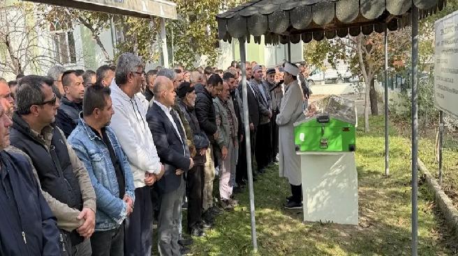 komur-isletmesindeki-is-kazasinda-hayatini-kaybeden-isci-topraga-verildi-ZrGCUdrp.jpg