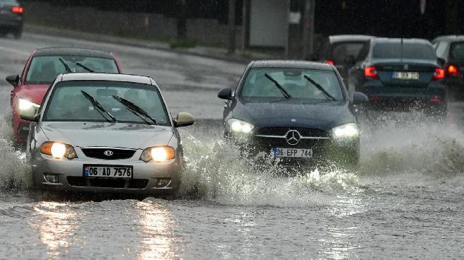 Meteoroloji’den 7 bölge için kuvvetli sağanak uyarısı: Sıcaklıklar düşüyor