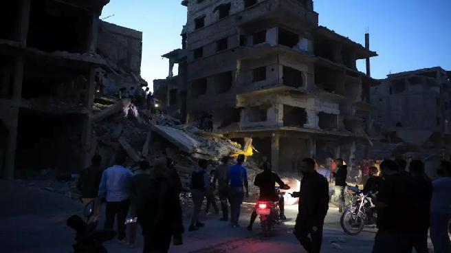 Şam’da Yermuk Kampı’nda Bina Çöktü