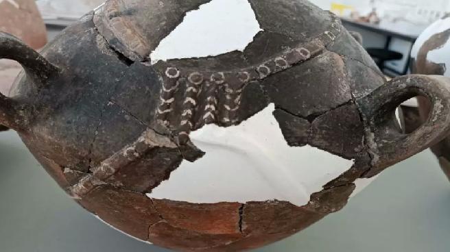 Yassıtepe Höyüğü’nde 5 Bin Yıllık Özel Kaplar Bulundu
