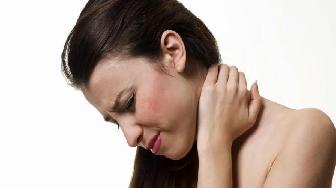 Akıllı telefon ve bilgisayar kullanımı boyun sağlığını tehdit ediyor