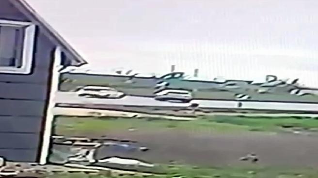 Edirne’de çarpışan otomobillerden birinin takla attığı kaza kamerada; 2 yaralı