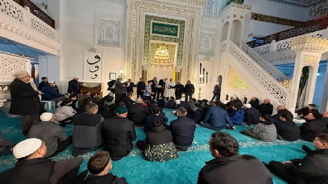 Erdek’te çocuklar ve gençler sabah namazında buluştu