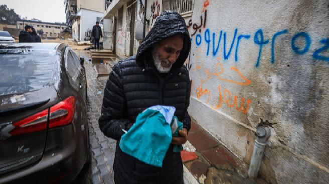 Gazze’de bir bebek daha soğuktan hayatını kaybetti