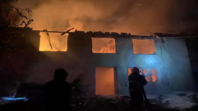 Kırklareli’nde çıkan yangında iki katlı ev kullanılamaz hale geldi