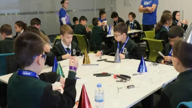 Medtronic Spark, Türkiye’de Darüşşafaka öğrencileriyle etkinlik gerçekleştirdi